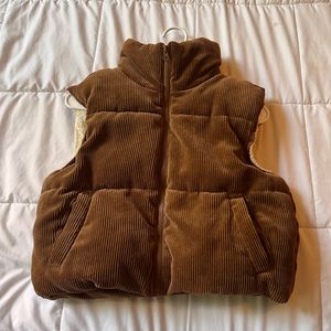 COPY - Super cute cropped puffer vest